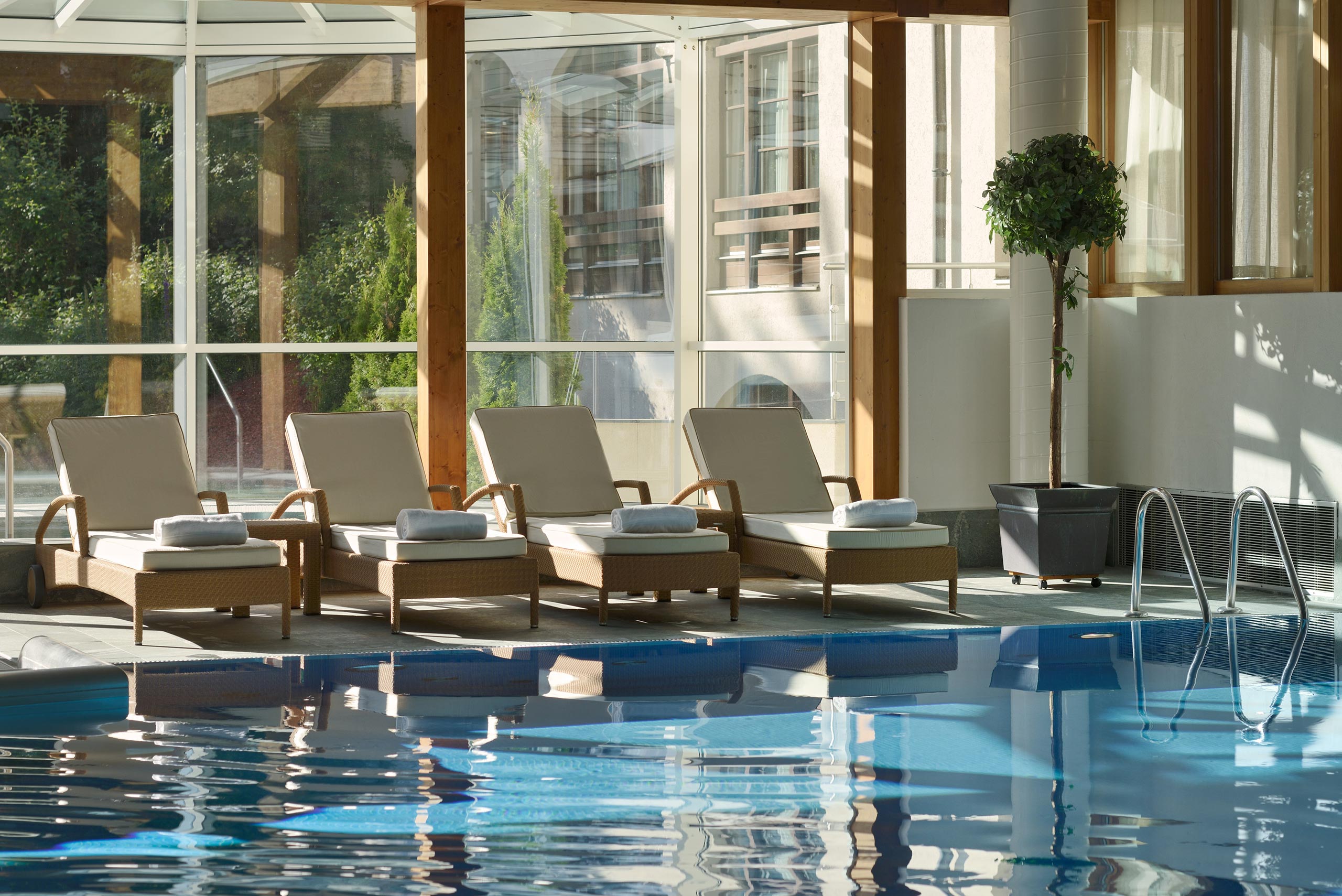 mont-cervin-hotel-zermatt_mcp-pool-inside-22_1