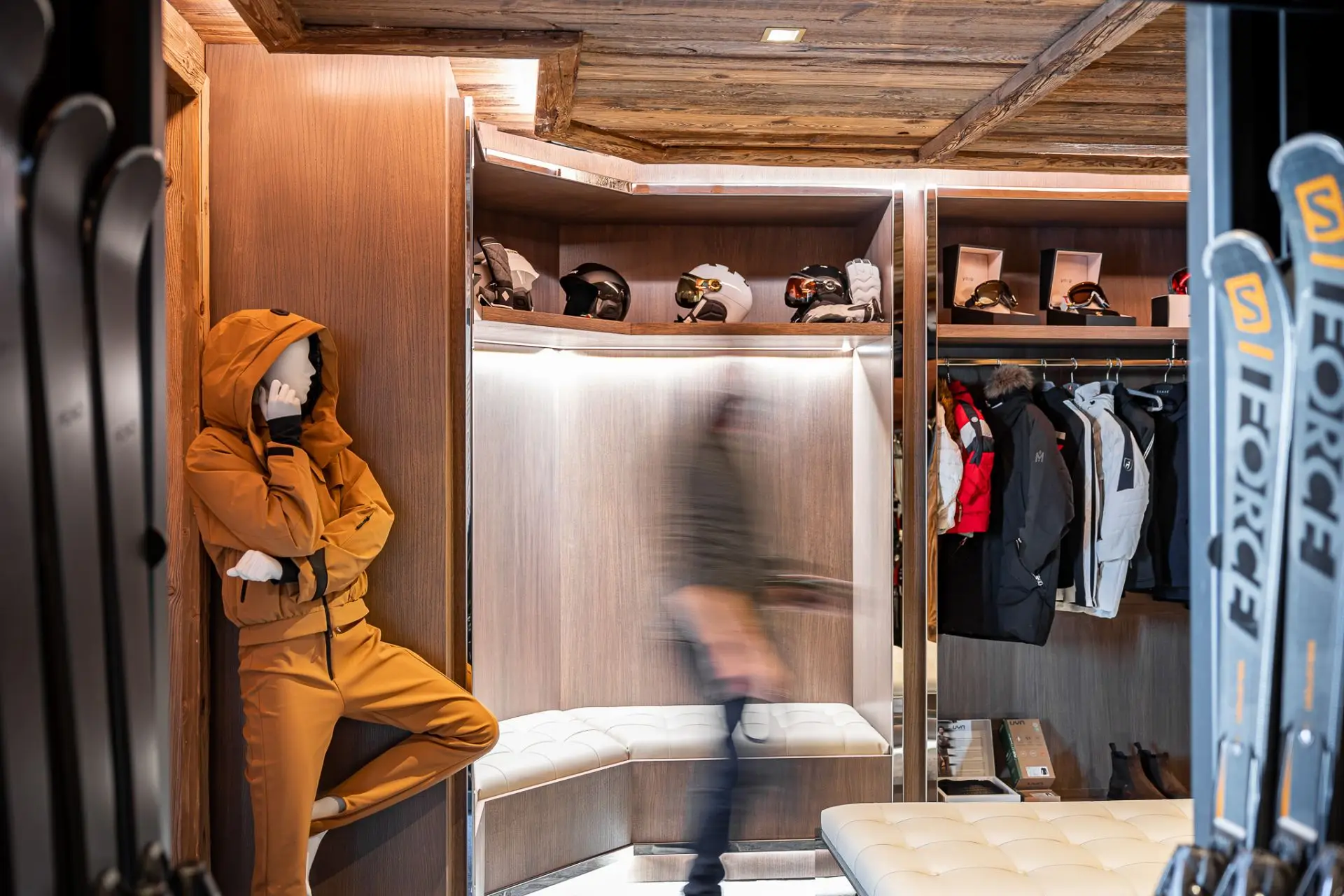Designer_Ski_Room_by_BO_by_Bernard_Orcel_with_Ski_Butlers_Ultima_Courchevel_Belvedere
