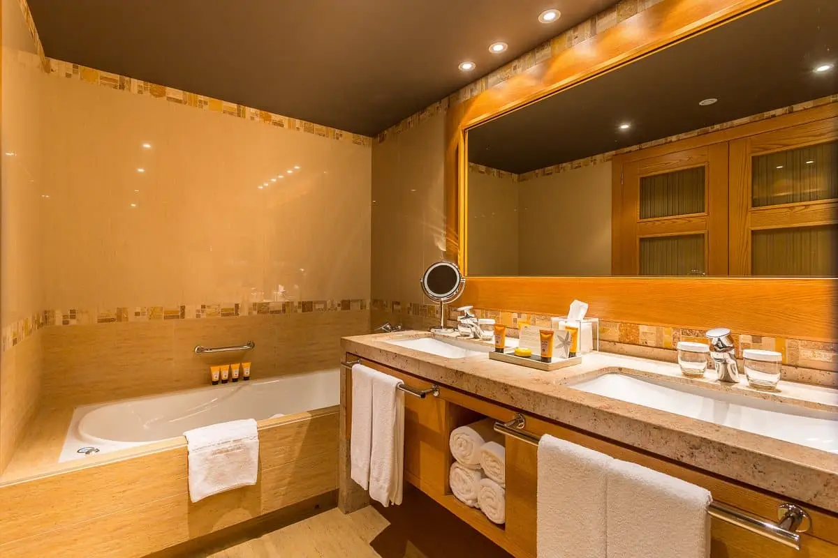 bathroom (2)