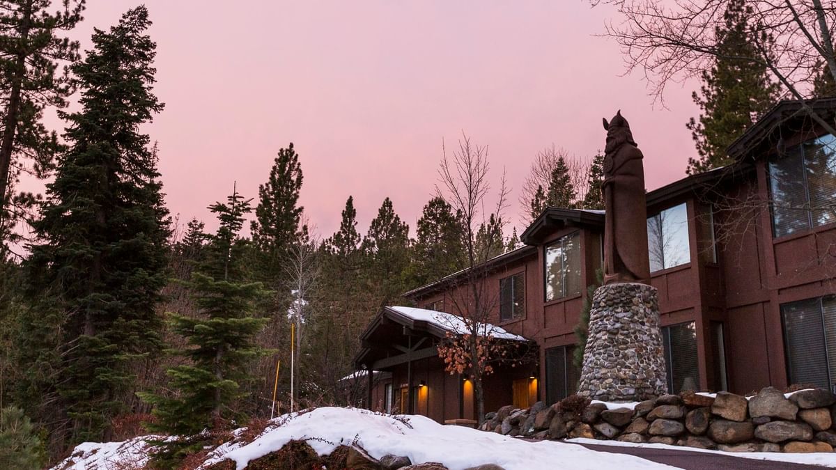 pine-lodge-winter-exterior-1_wide