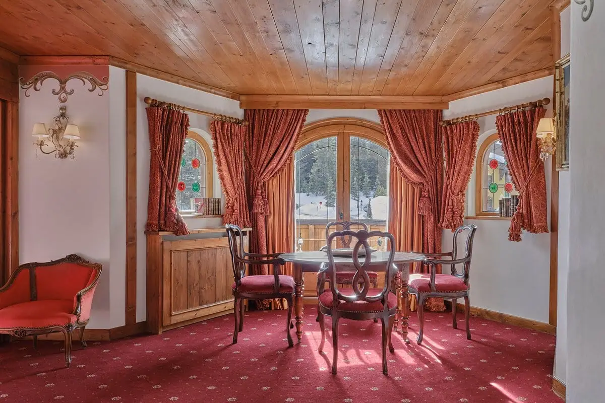 suite-a-une-chambre-salle