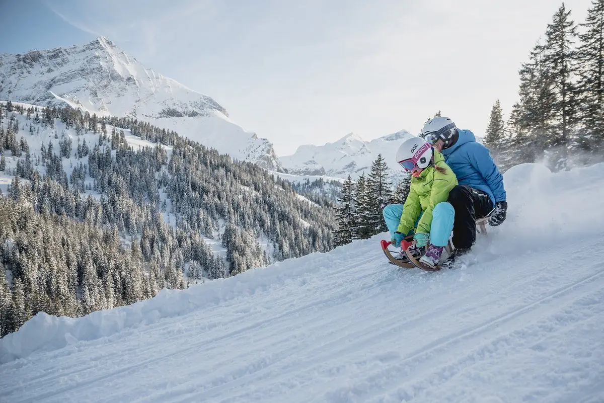 destination-gstaad-sleddging