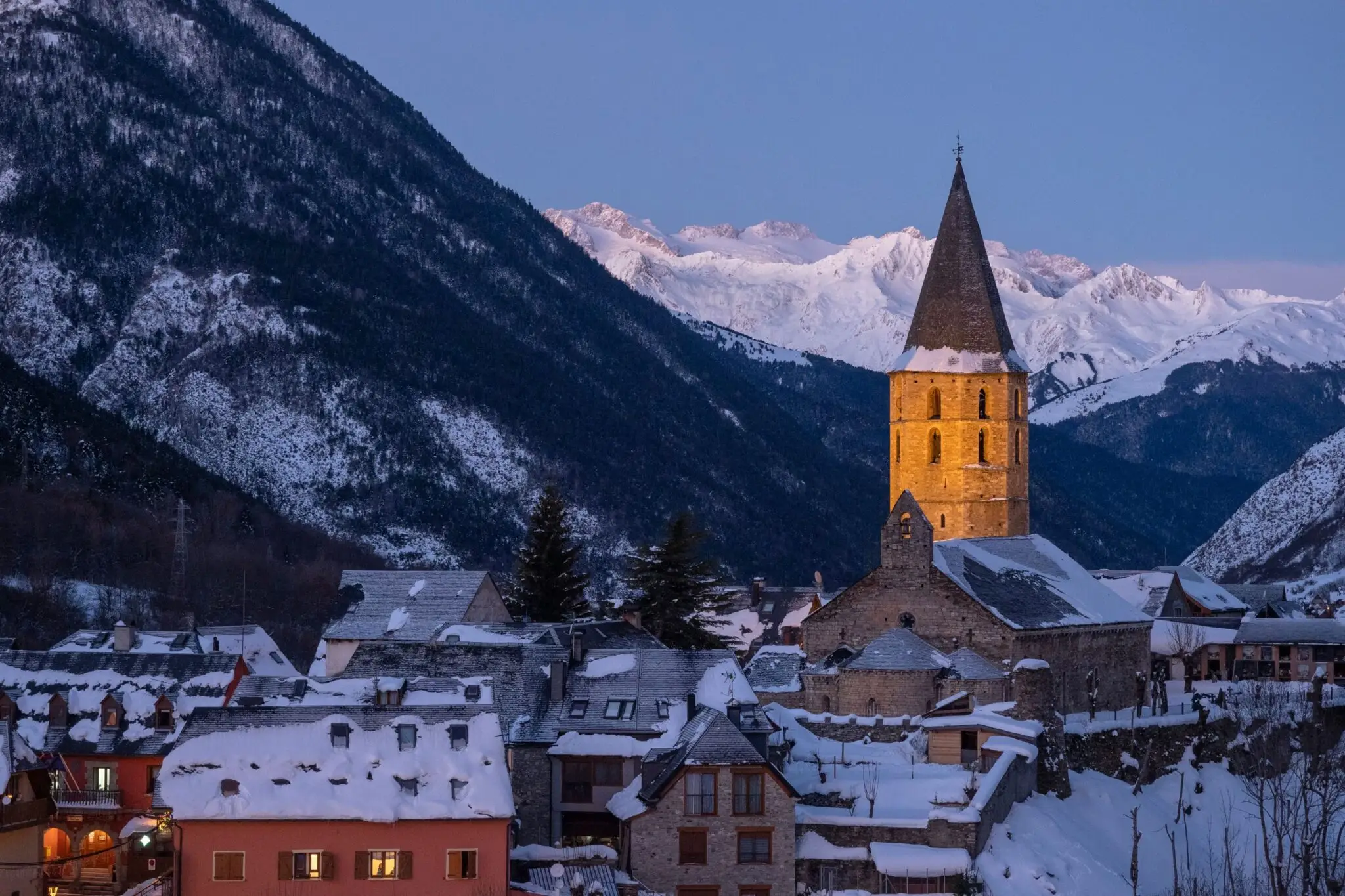 baqueira-town-resort-2048x1365