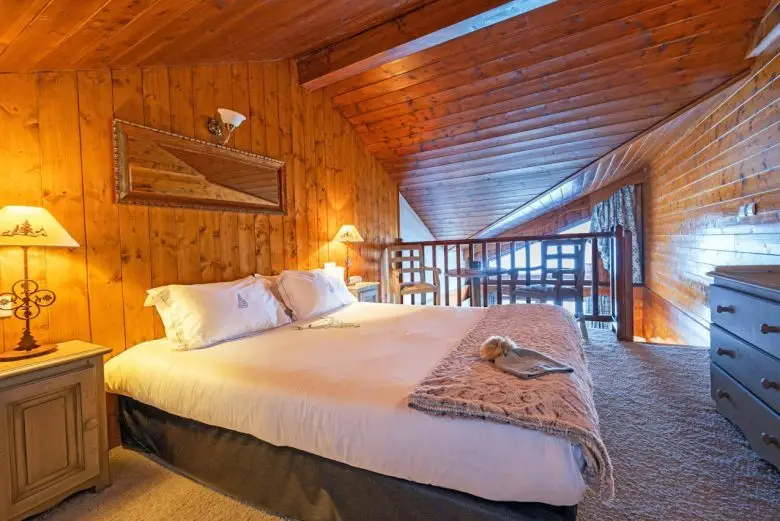 Junior-Suite-Mezzanine-404-hotel-campanules-001-qpic6ymeb13161kapycl1pbbw2n0mfrdd1qqd06amy