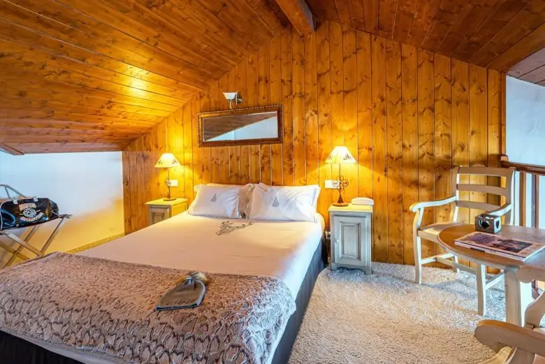 Junior-Suite-Mezzanine-404-hotel-campanules-003-qpic5zuda5rf8gytd1bdzg39wtefpmxaw9lrlrlv16