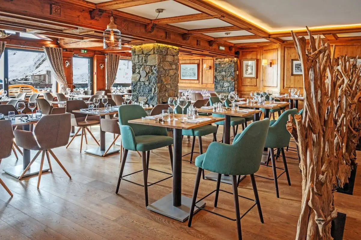 Salle-du-restaurant-le-chalet-Pascale-Beroujon