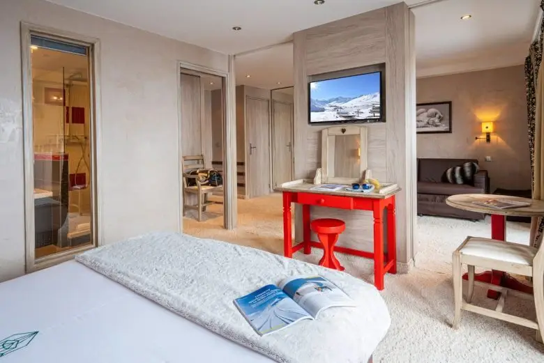 Suite-Privilege-105-hotel-campanules-003-qpic8ak5zkwnm5mny12k2v7u6q2qj01ojn0hu477tm