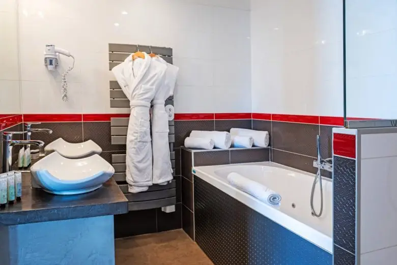 Suite-Privilege-105-hotel-campanules-004-qpic85uz1eq803thph1f8eej7spwgij0uzr2fqe6oq