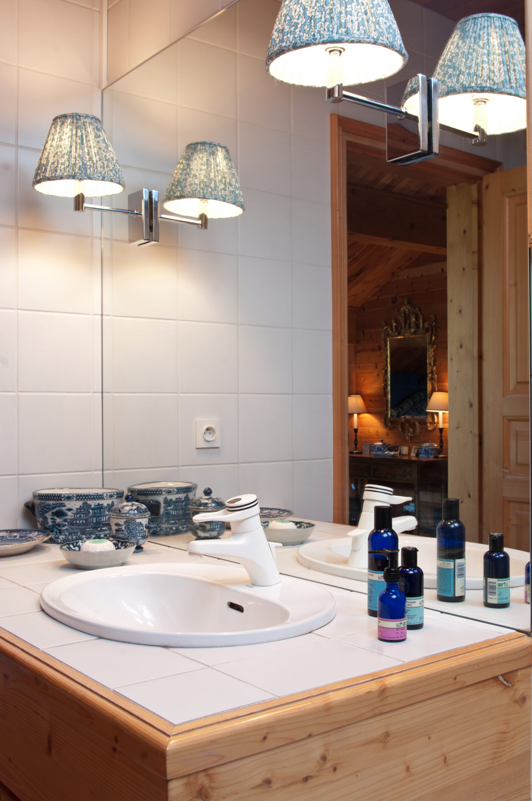 Bathroom 4 .jpg