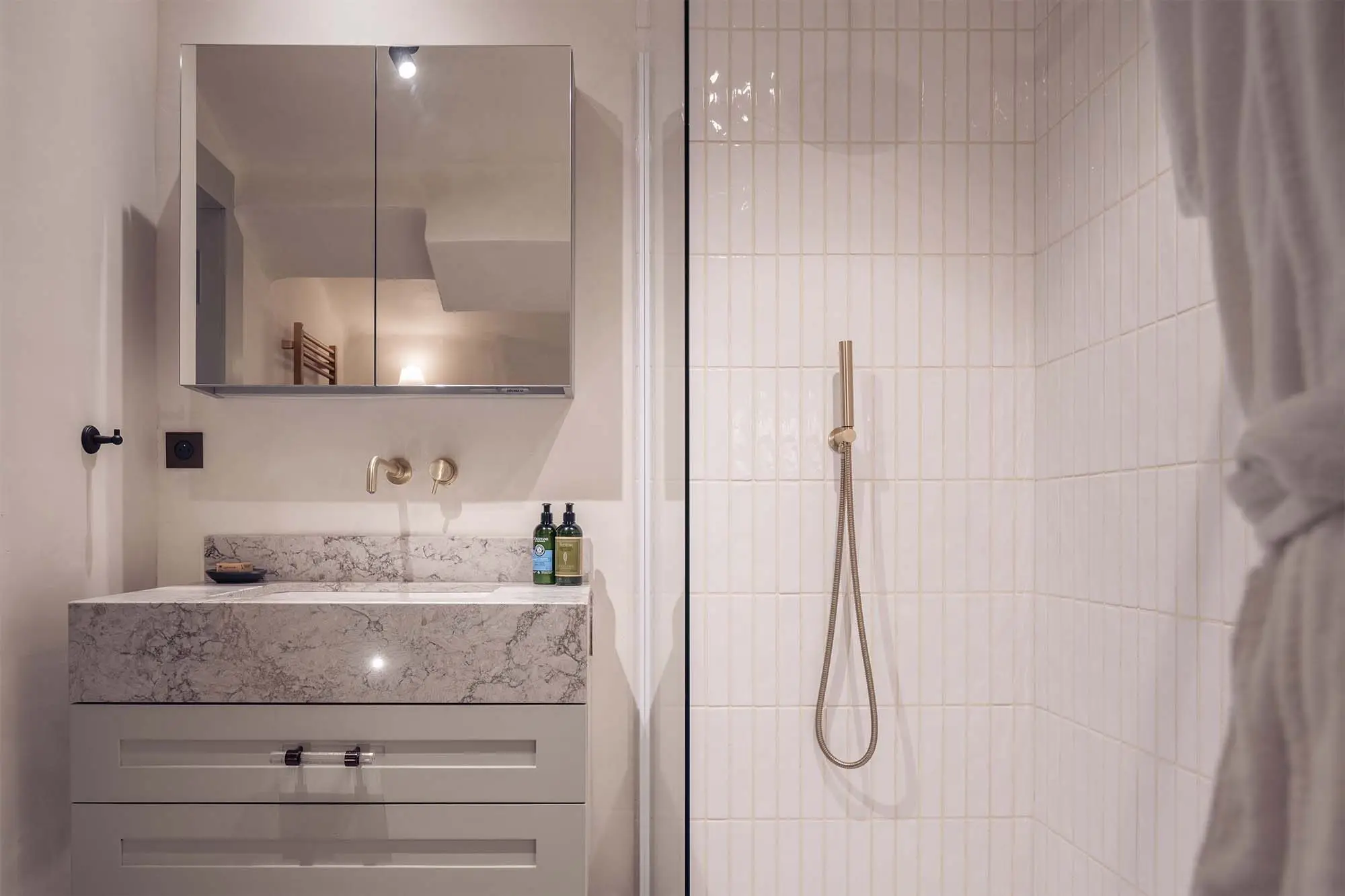 bathroom_detail_1