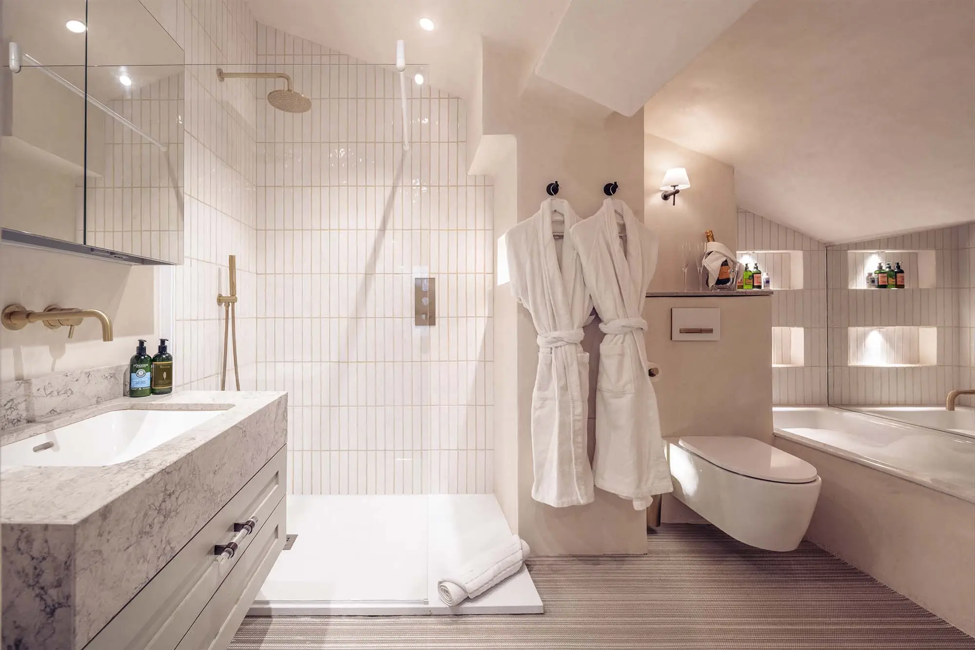 bedroom_2_bathroom
