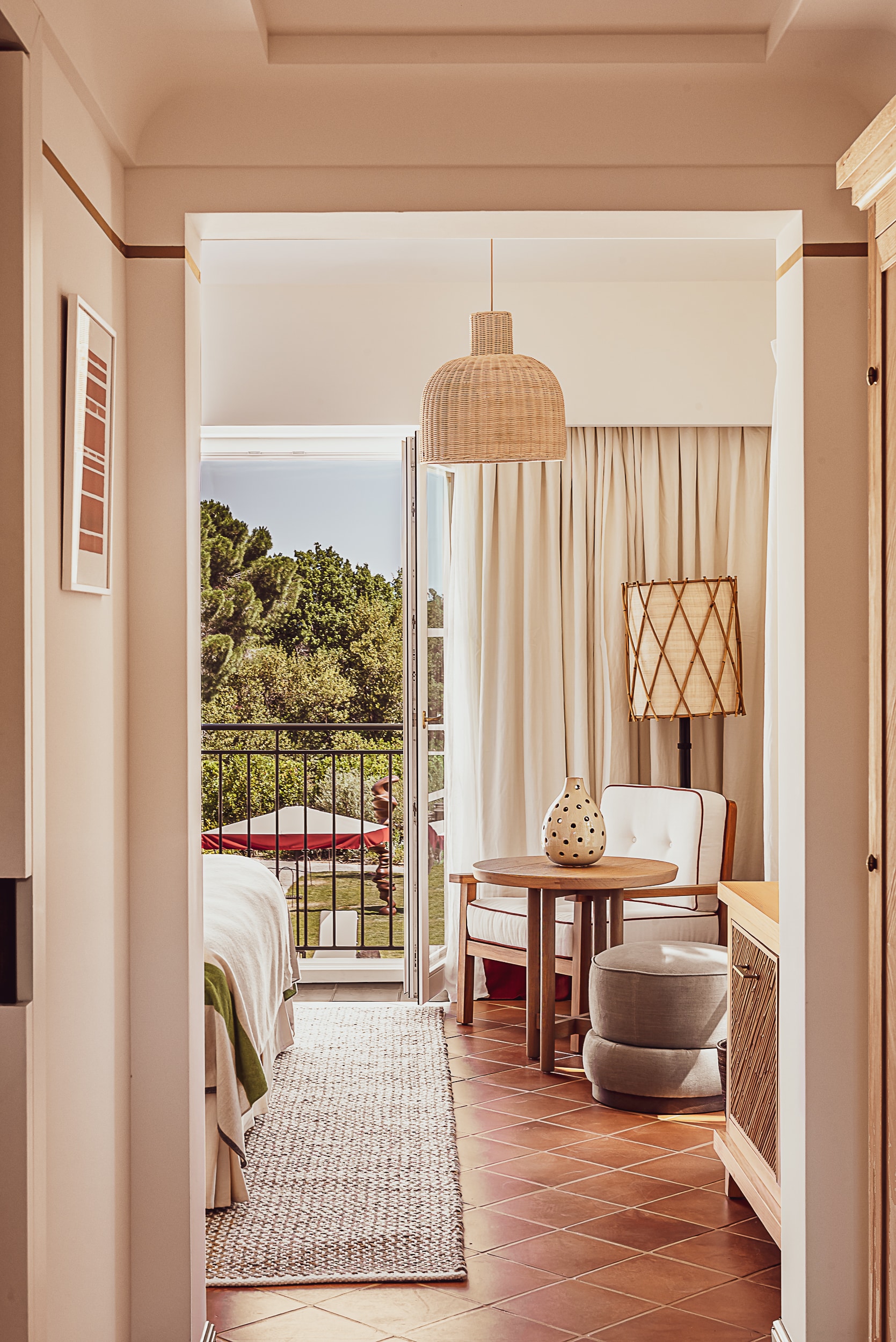 Lou-Pinet-Deluxe-Room-@Mr.-Tripper-2020-1