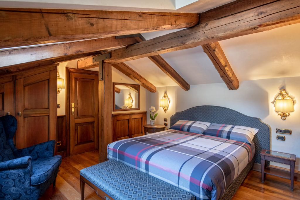 gallery_annex-deluxe-double-room-4-1024x683