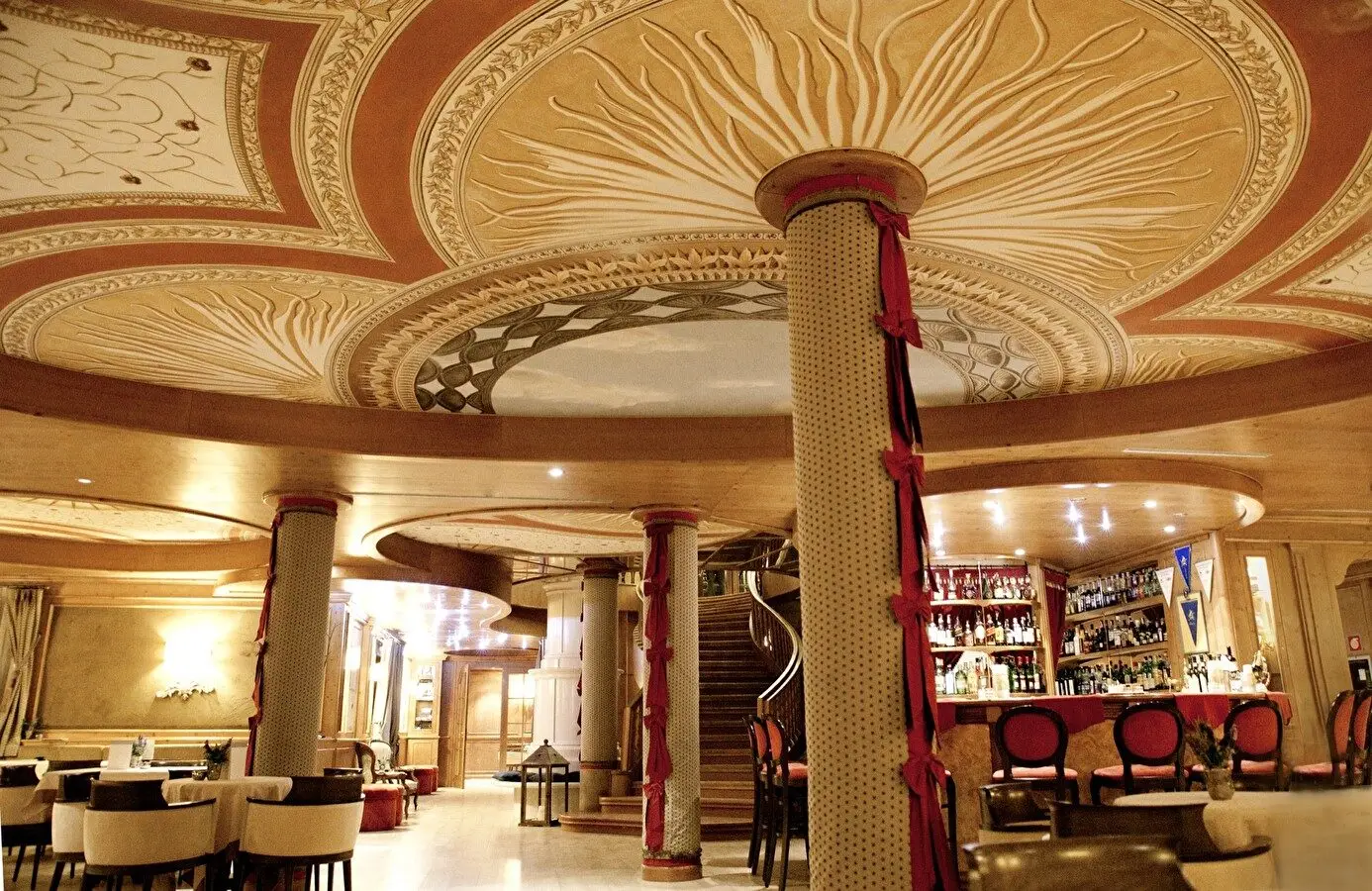 lightbox_gallery-hotel-bar