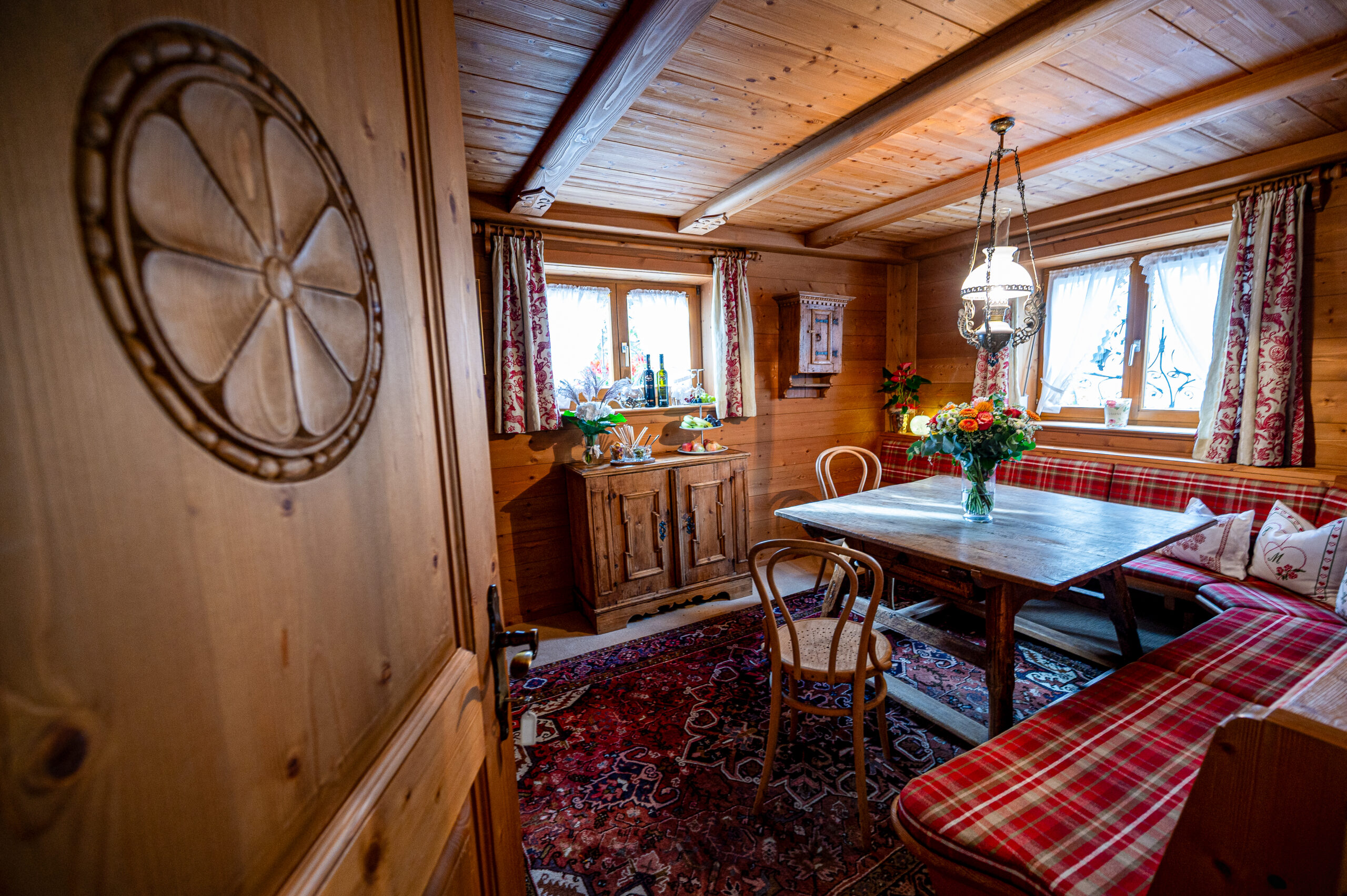 DSC_9108Alpenrose2025_by_Dietmar_Hurnaus_Stube s'Rösle