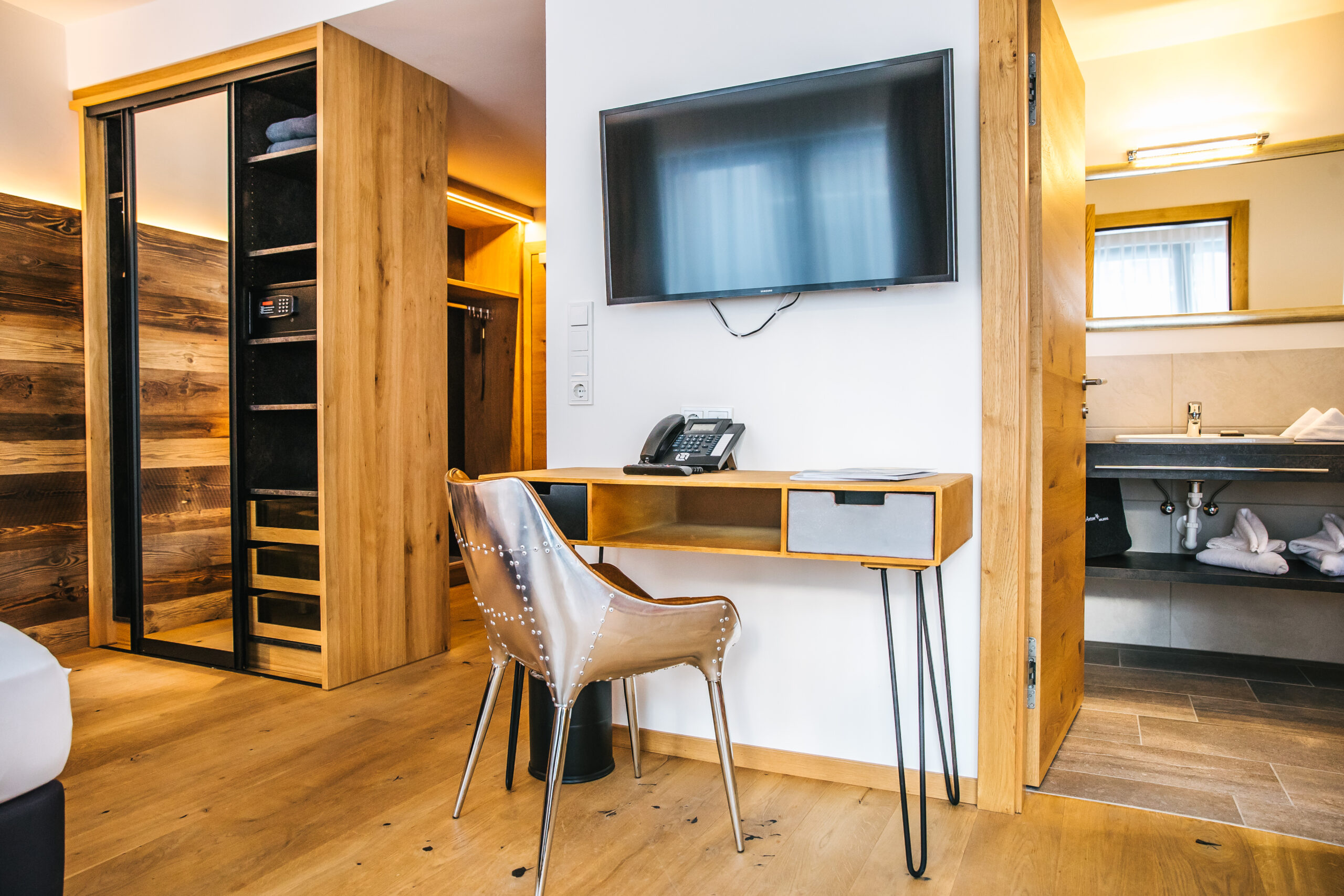 Deluxe room 4